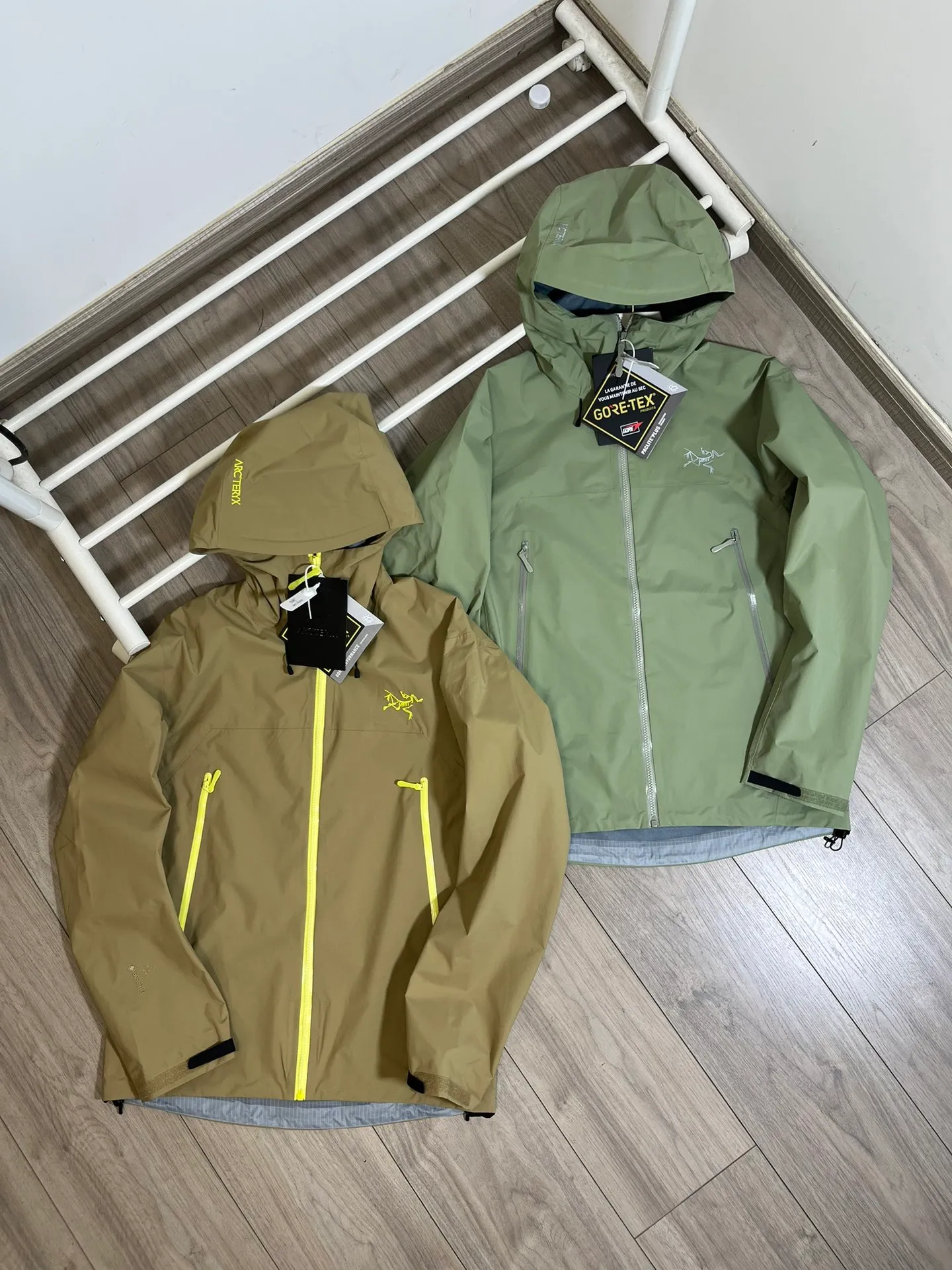 💎JK 💎 【 】 2024New Arrival 5 ARC’TERYX/ beta lightweight Jacket Breathable • ：Beta Light Weight , ， 。 • ： ， ， 。 • ： 、 ， 。 • ： ， GORE-TEX ， ， 。 • Breathable ： ， Breathable ， 。 Beta Light Weight ， 、 、 ， ：Black Green Red Brown Size：S-XXL S 80 96 44 M 82 102 46 L 84 110 48 XL 86 120 50 XXL 88 128 52 （105 -120 S ） （120 -140 M ） （140 -160 L ） （160 -180 XL ） （180 -195 XXL ） 1-2CM